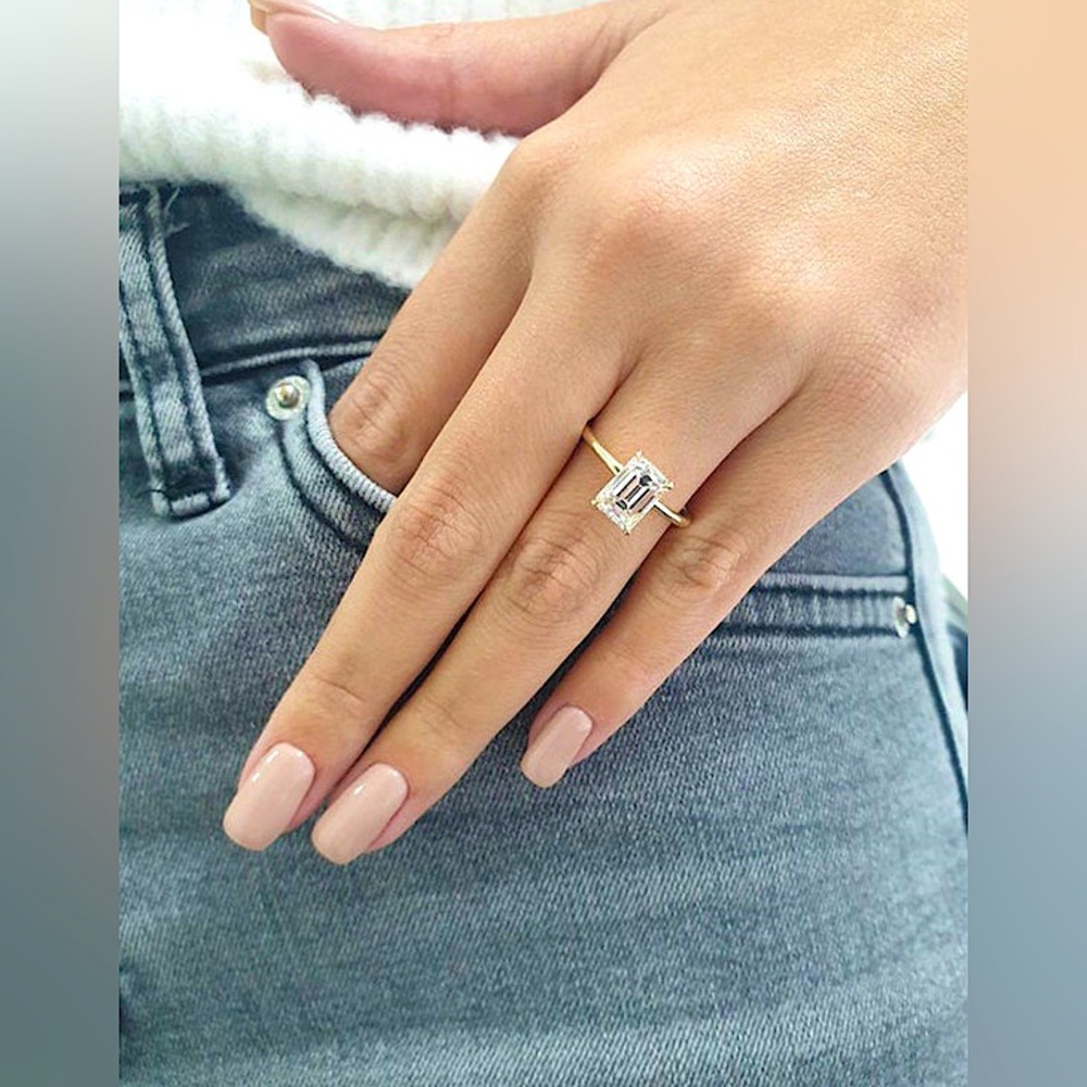 NEW:Elegant 18K Gold Plated Zircon Ring w/4 Prongs Cradling Solitary Lab Diamond